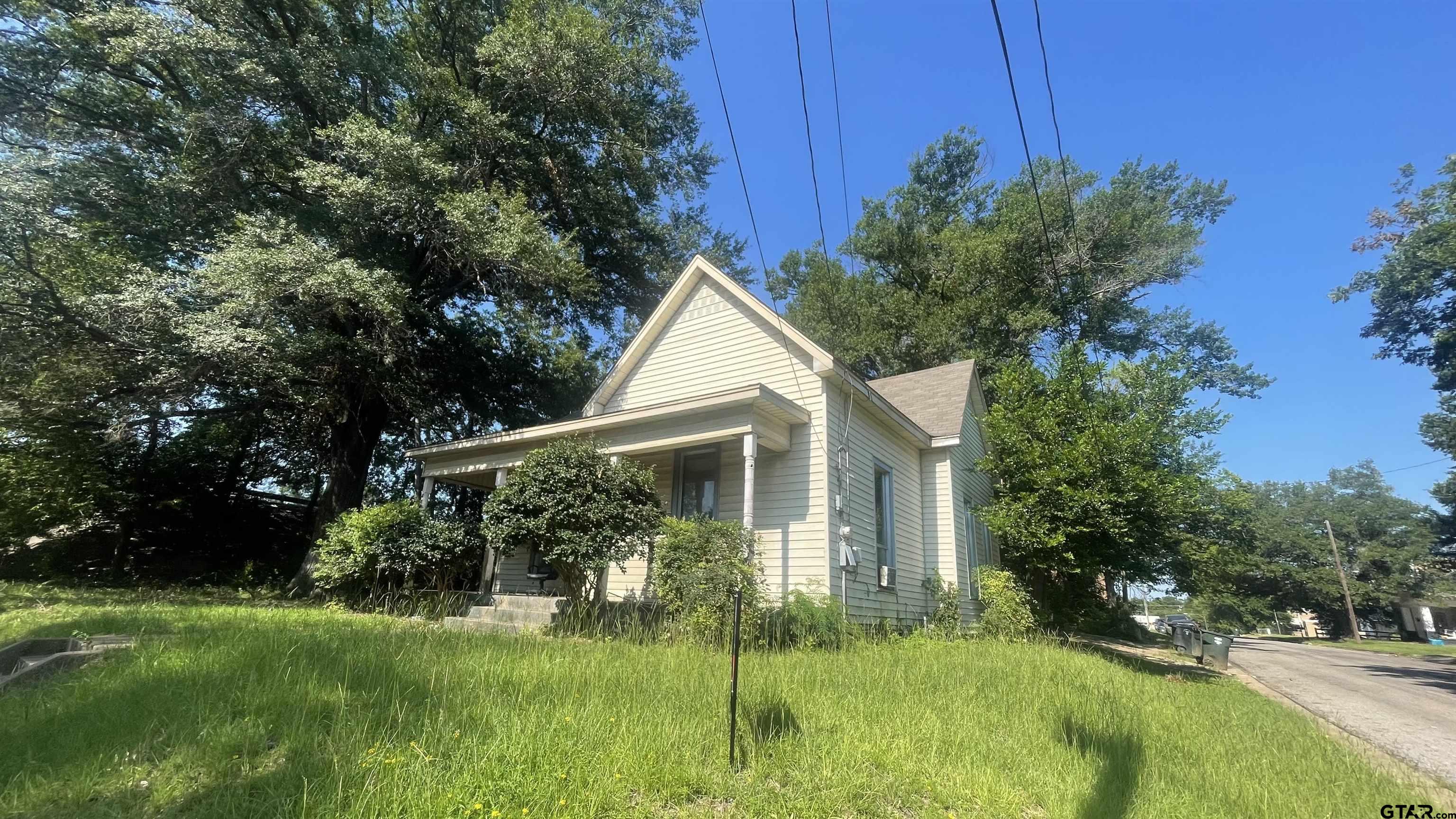 920 North Spring Ave