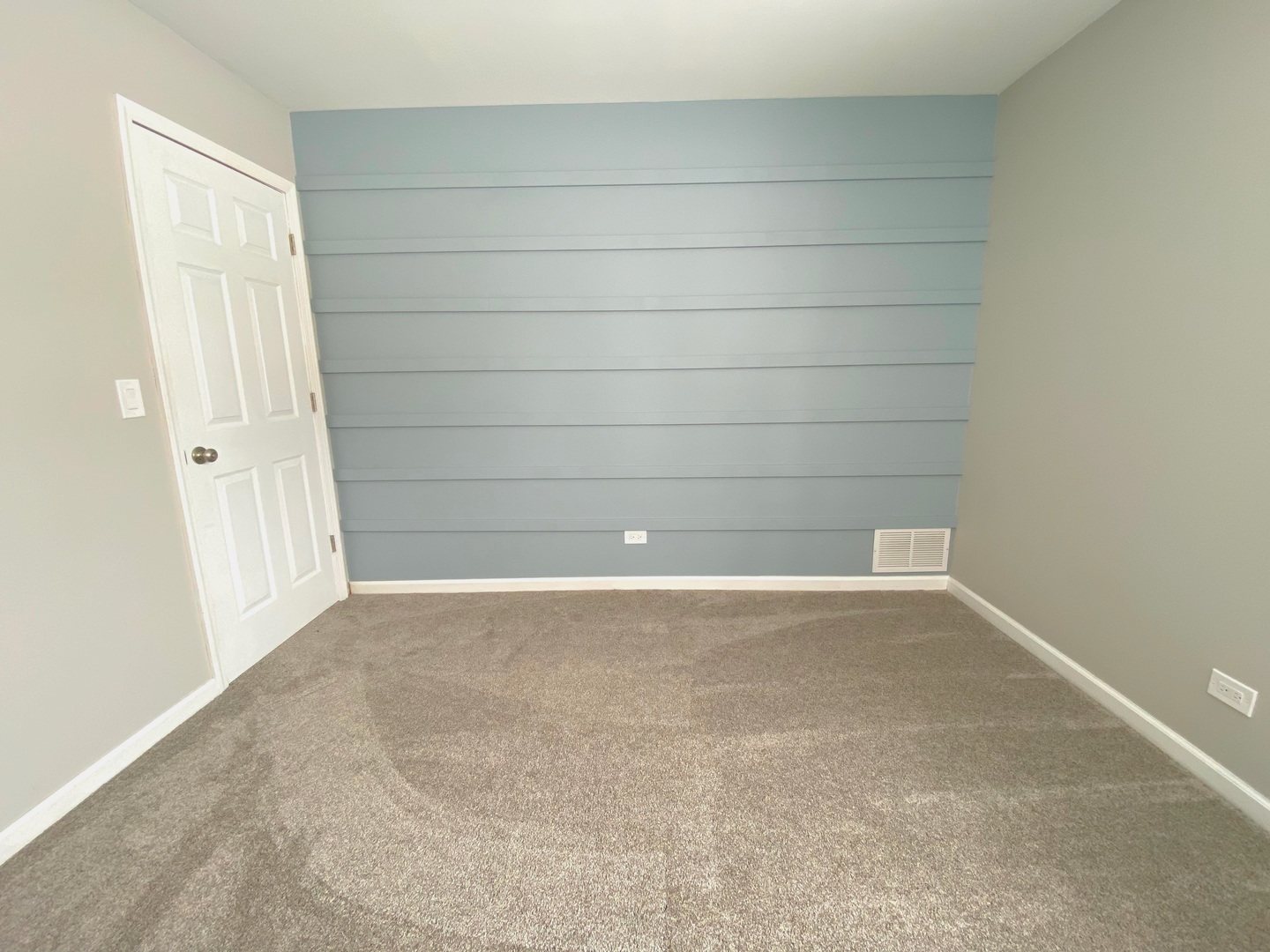 1214 Needham Road Naperville, IL 60563 - Photo 22 of 25 a view of a small space