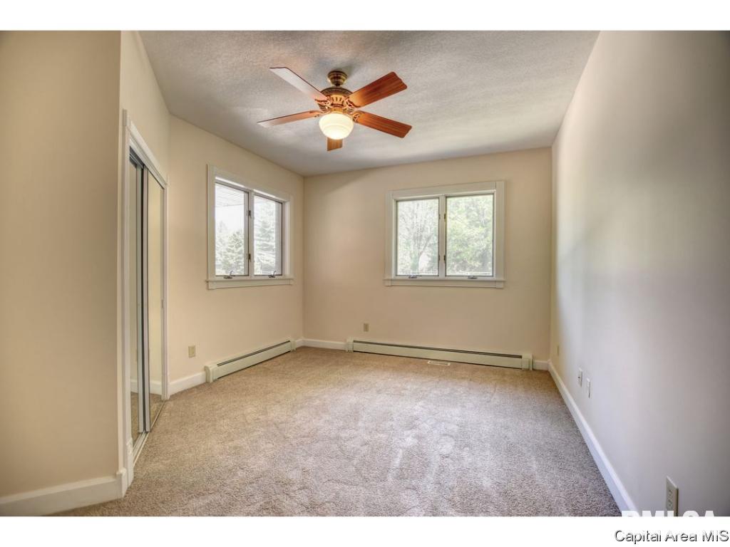 3363 Spaulding Orchard Road Springfield, IL 62711 - Photo 9 of 35