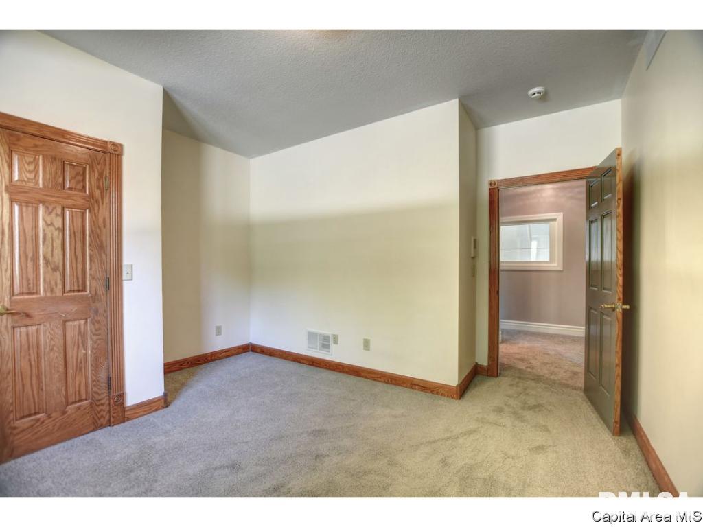 3363 Spaulding Orchard Road Springfield, IL 62711 - Photo 10 of 35