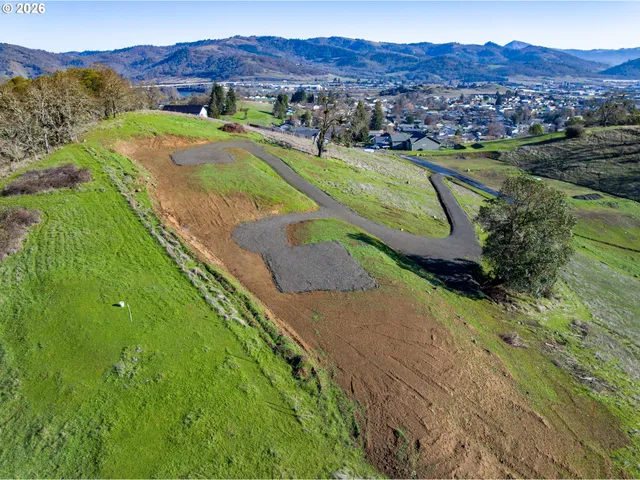 $175,000 | 2 Palmdale Avenue, Roseburg, OR 97471