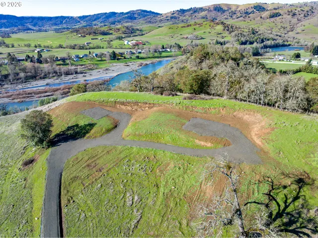 $175,000 | 2 Palmdale Avenue, Roseburg, OR 97471