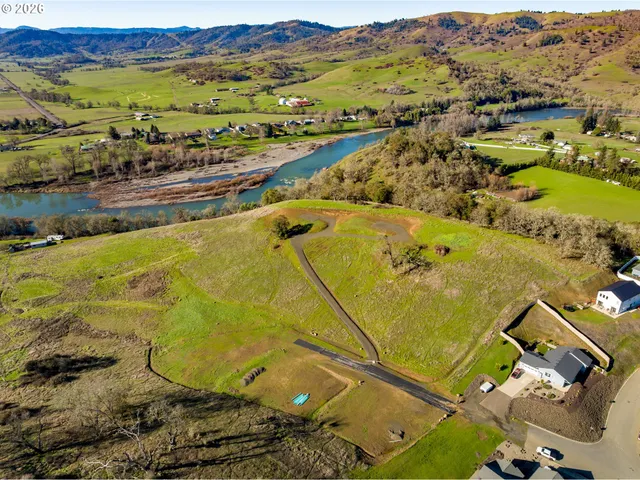 $175,000 | 2 Palmdale Avenue, Roseburg, OR 97471