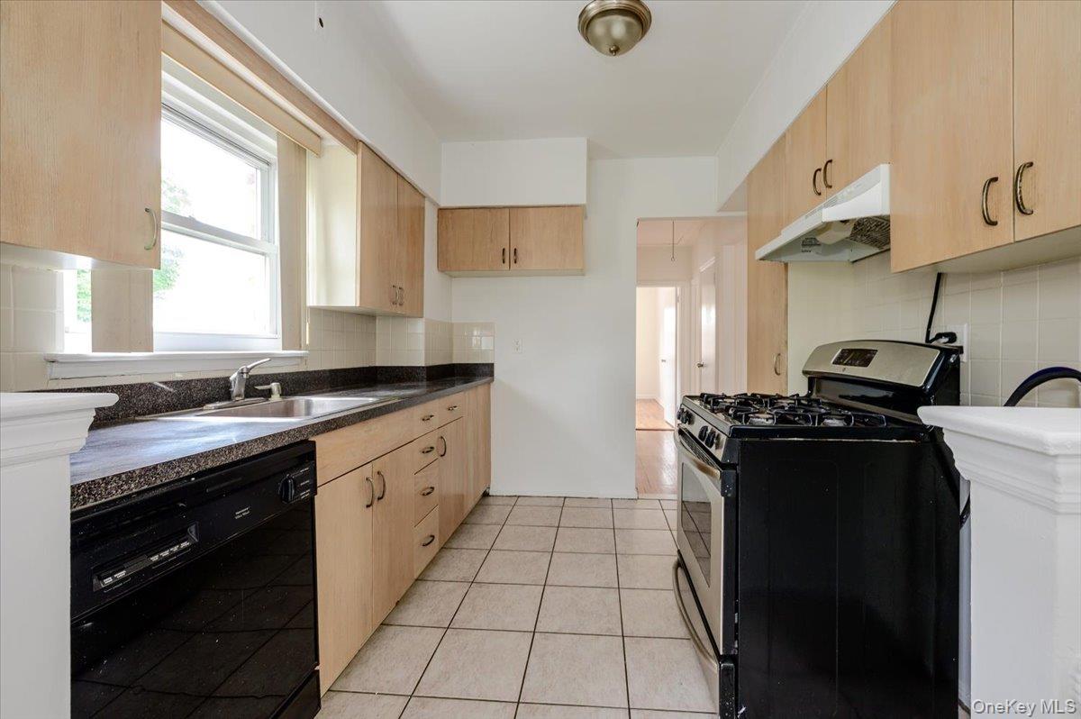 1103 Rhinelander Avenue Bronx, NY 10461 - Photo 10 of 34