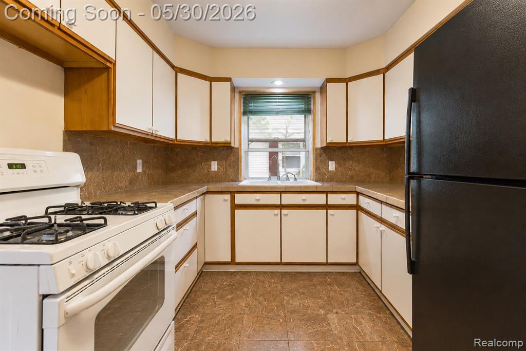 1946 Union Lake Road Commerce Township, MI 48382 - Photo 6 of 44