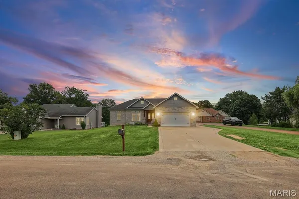 $675,000 | 39 Shore Drive Southwest, Edwardsville, IL 62025