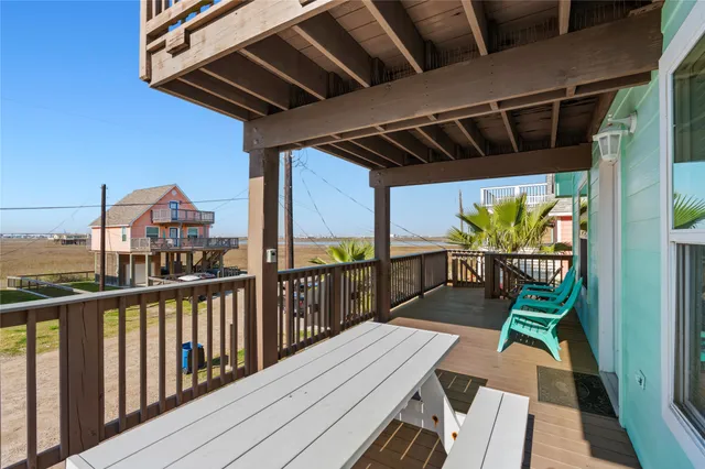 $385,000 | 218 Sea Oats Drive, Surfside Beach, TX 77541