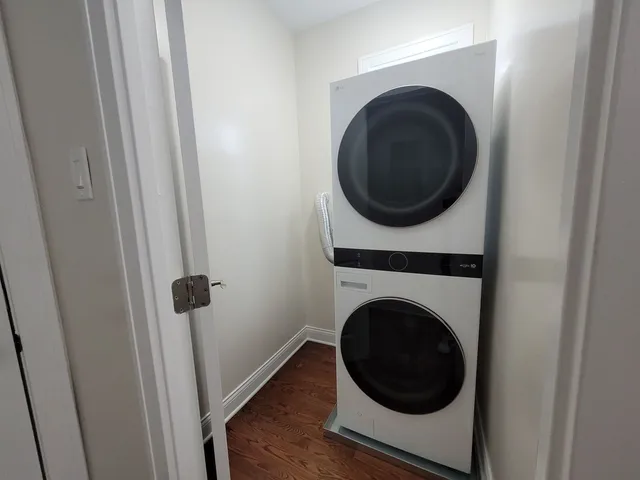 a close up view of a washer and dryer