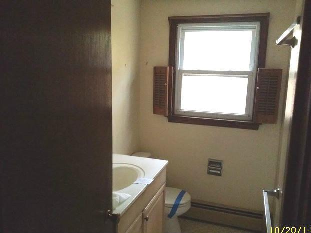 70 Mountain View Road Waterboro, ME 04061 - Photo 12 of 22 Bathroom.