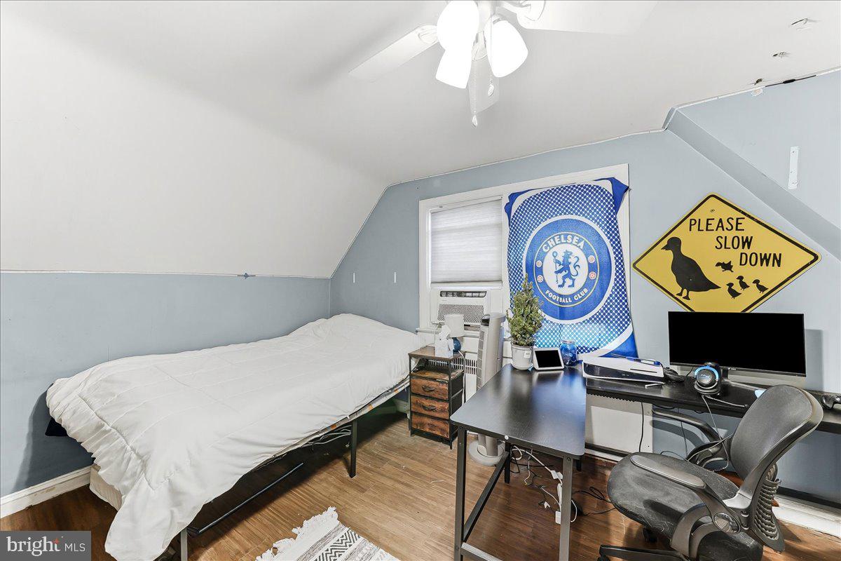 601 Willowbrook Road Havertown, PA 19083 - Photo 11 of 25 a living room with a table