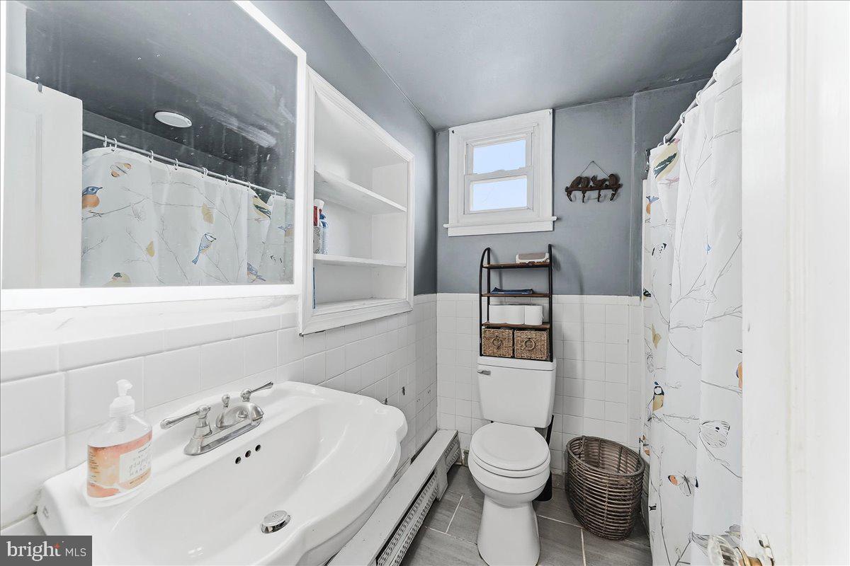 601 Willowbrook Road Havertown, PA 19083 - Photo 13 of 25 a bathroom with a sink toilet and shower