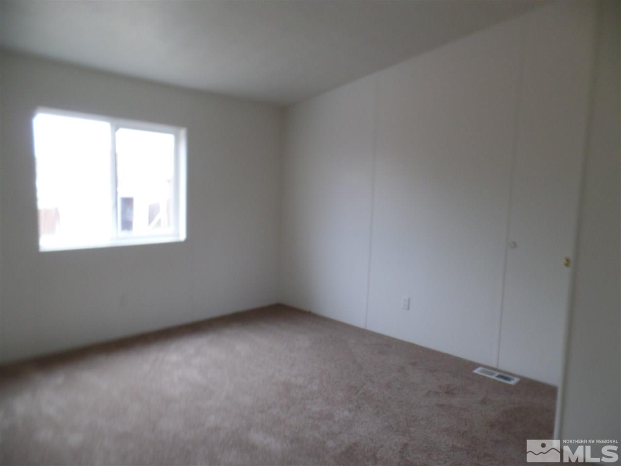 1055 Chisholm Trail Reno, NV 89506 - Photo 5 of 9 an empty room with a window