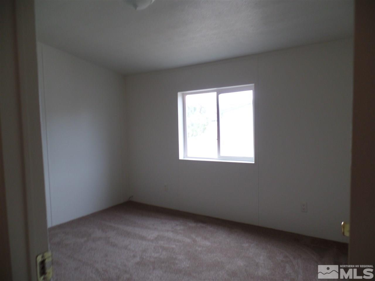 1055 Chisholm Trail Reno, NV 89506 - Photo 7 of 9 an empty room with a window