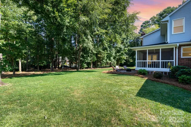a view of a house with backyard and sitting area
