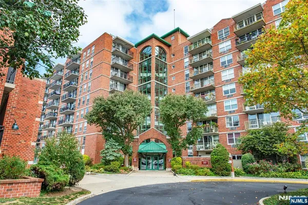 $415,000 | 300 Main Street, Unit 811, Little Falls, NJ 07424