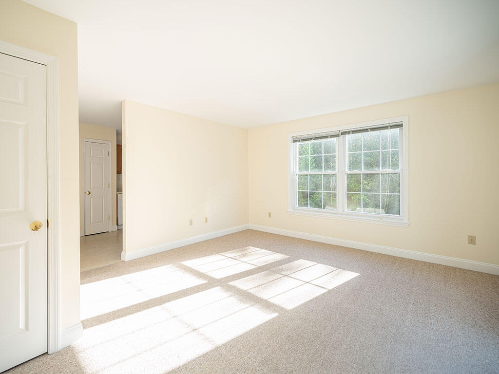 240 Barnstable Road, Unit 8 South Portland, ME 04106 - Photo 9 of 23 Liv2