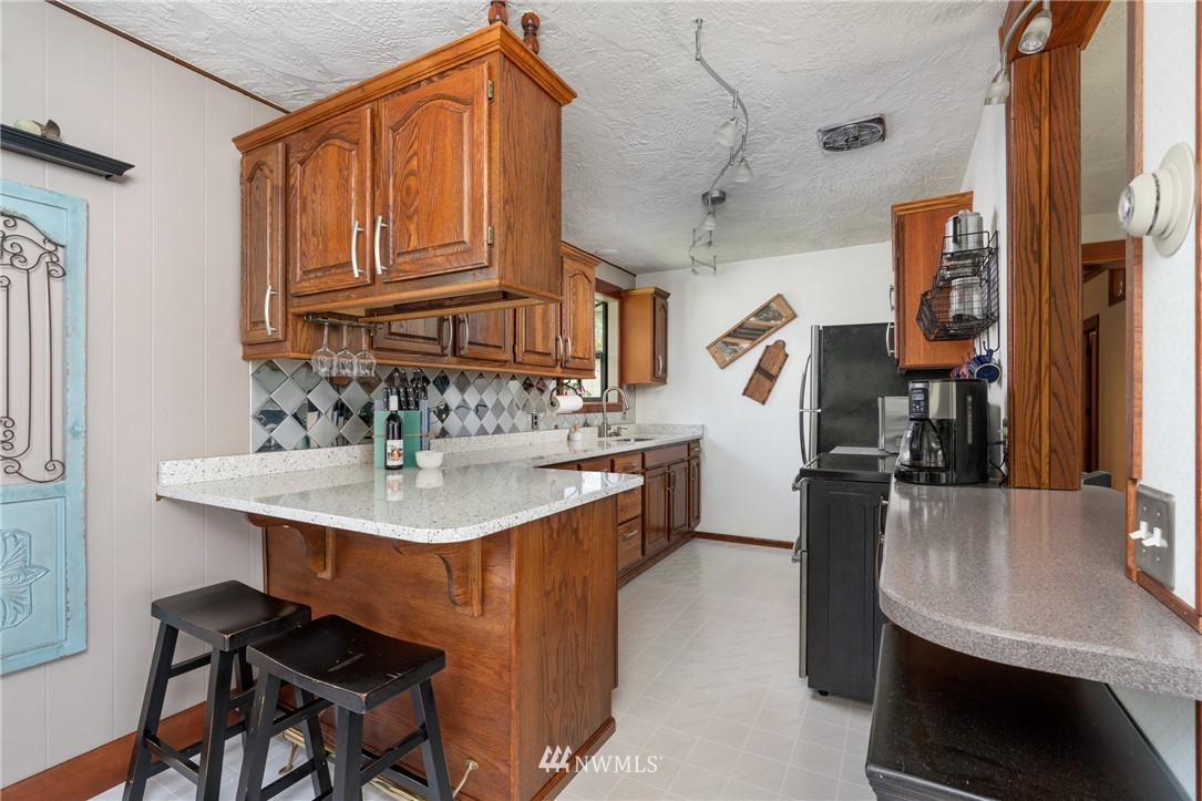 6135 Woodard Bay Road Northeast Olympia, WA 98506 - Photo 17 of 40 Gallery Image 17