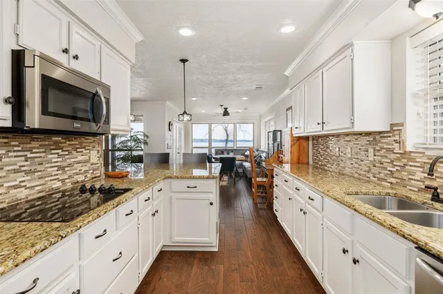 $795,000 | 22766 Diamond Bay Drive, Frankston, TX 75763