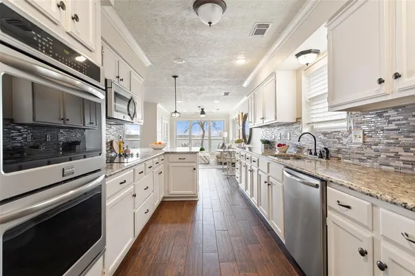 $795,000 | 22766 Diamond Bay Drive, Frankston, TX 75763