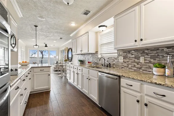 $795,000 | 22766 Diamond Bay Drive, Frankston, TX 75763