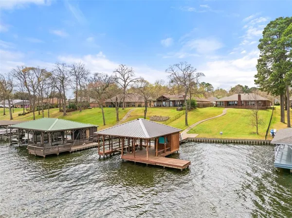 $795,000 | 22766 Diamond Bay Drive, Frankston, TX 75763