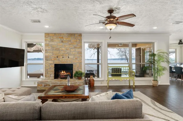 $795,000 | 22766 Diamond Bay Drive, Frankston, TX 75763