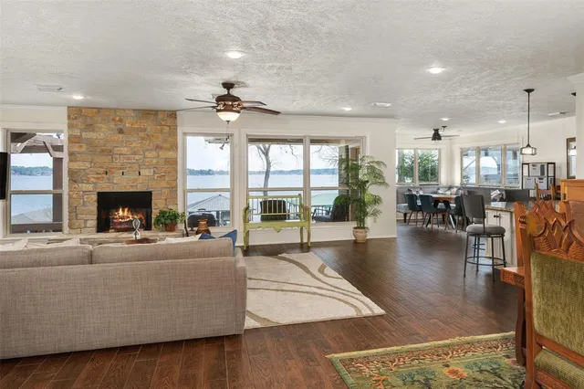 $795,000 | 22766 Diamond Bay Drive, Frankston, TX 75763