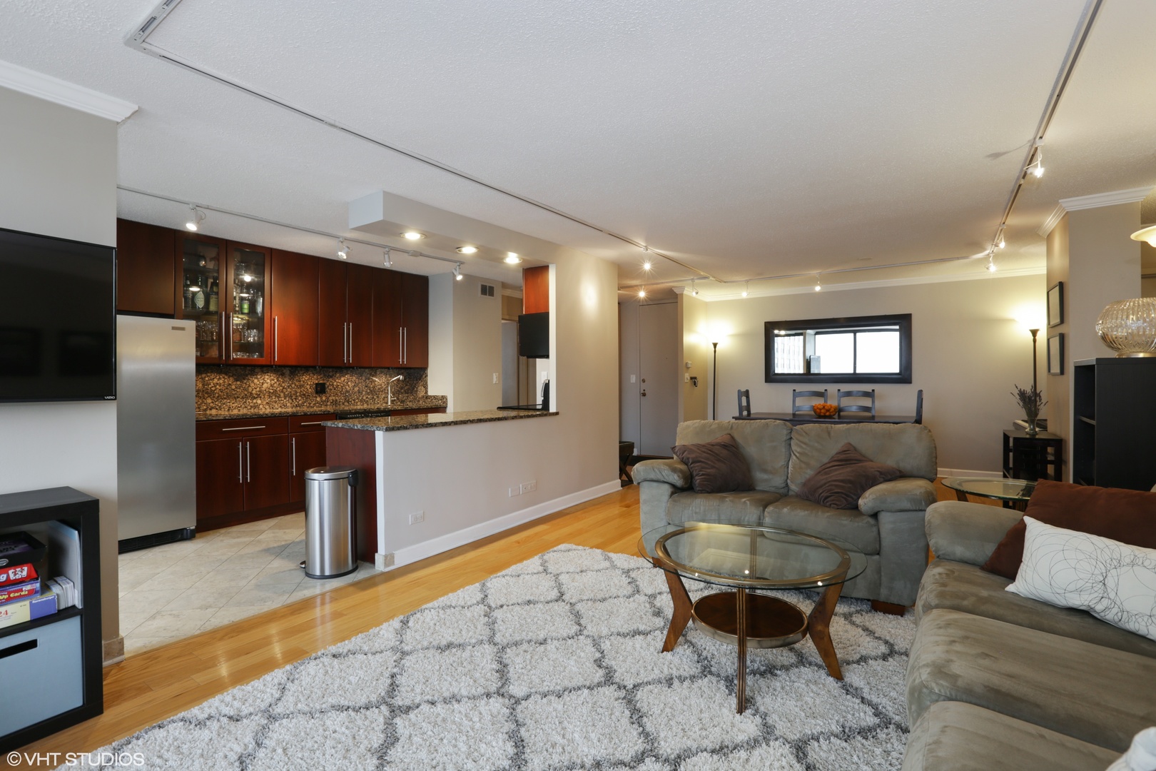 3150 North Sheridan Road, Unit 24B Chicago, IL 60657 - Photo 3 of 16