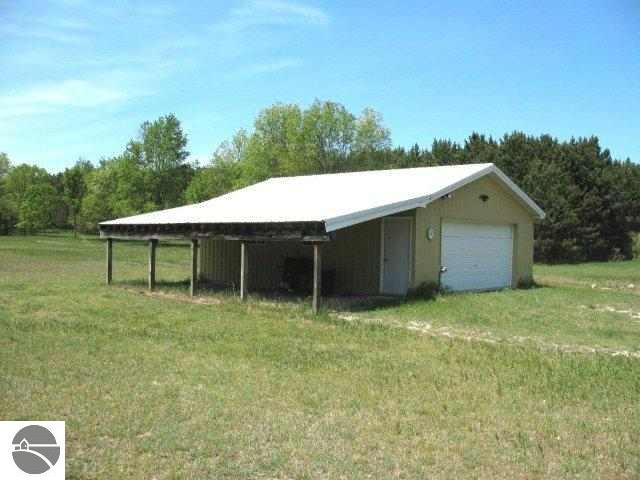 18494 Moore Road Thompsonville, MI 49683 - Photo 6 of 15 1713014-5.JPG