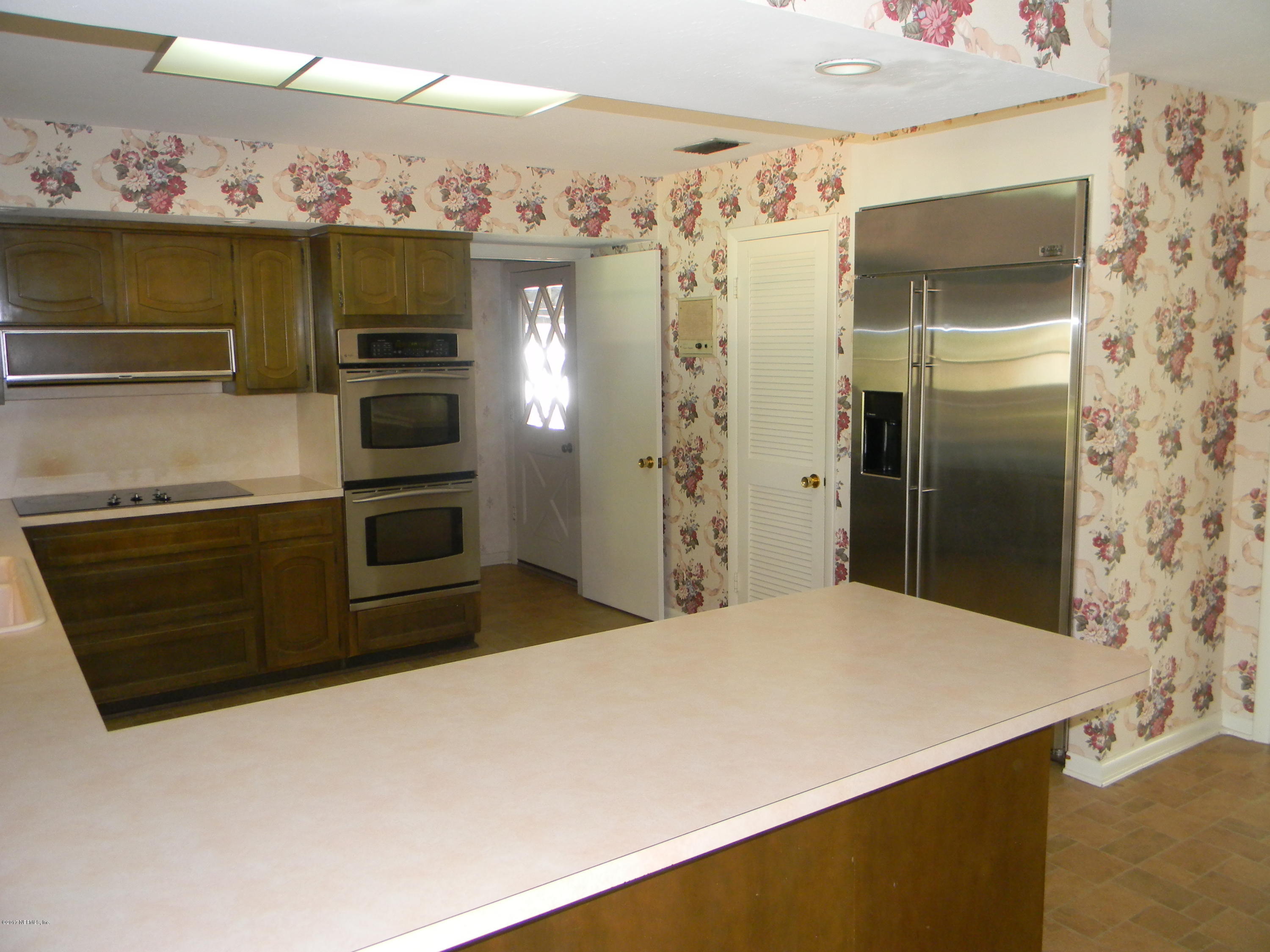 1248 Molokai Road Jacksonville, FL 32216 - Photo 3 of 32 Kitchen