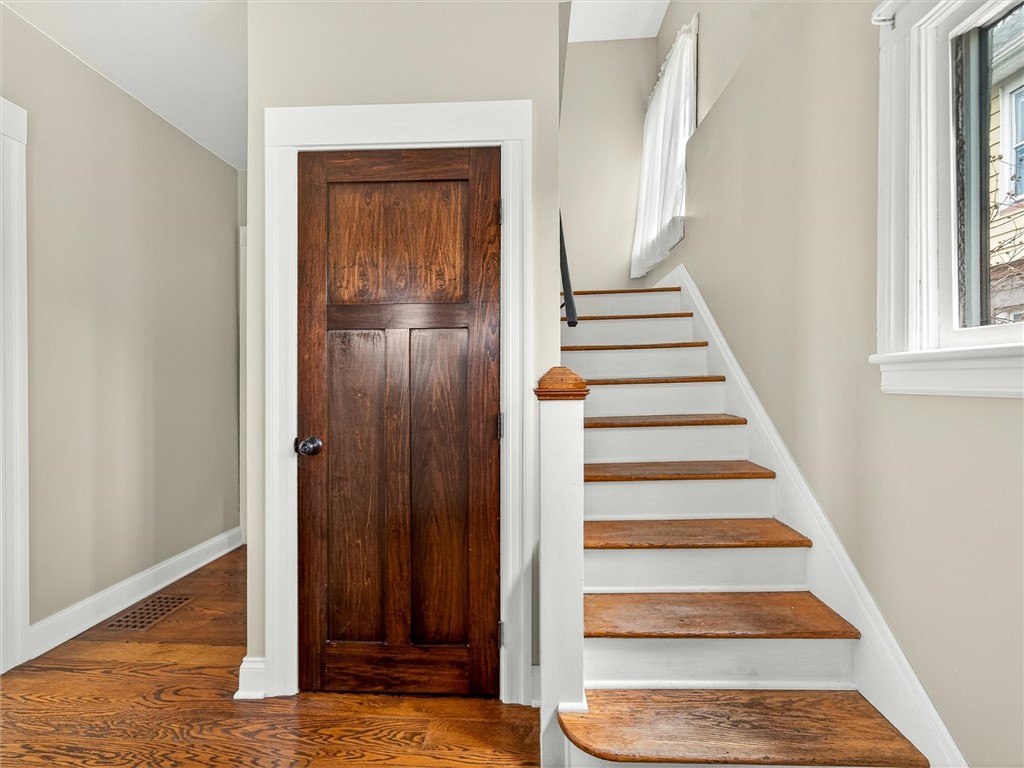 521 Benton Street Rochester, NY 14620 - Photo 15 of 34