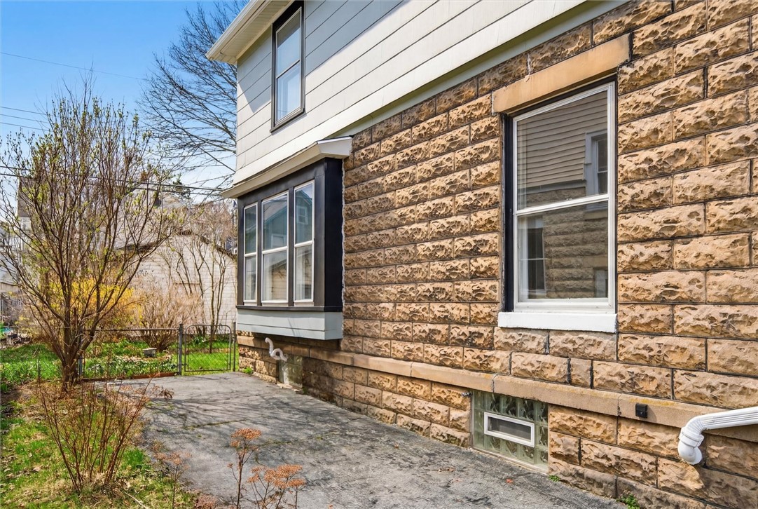 521 Benton Street Rochester, NY 14620 - Photo 3 of 34