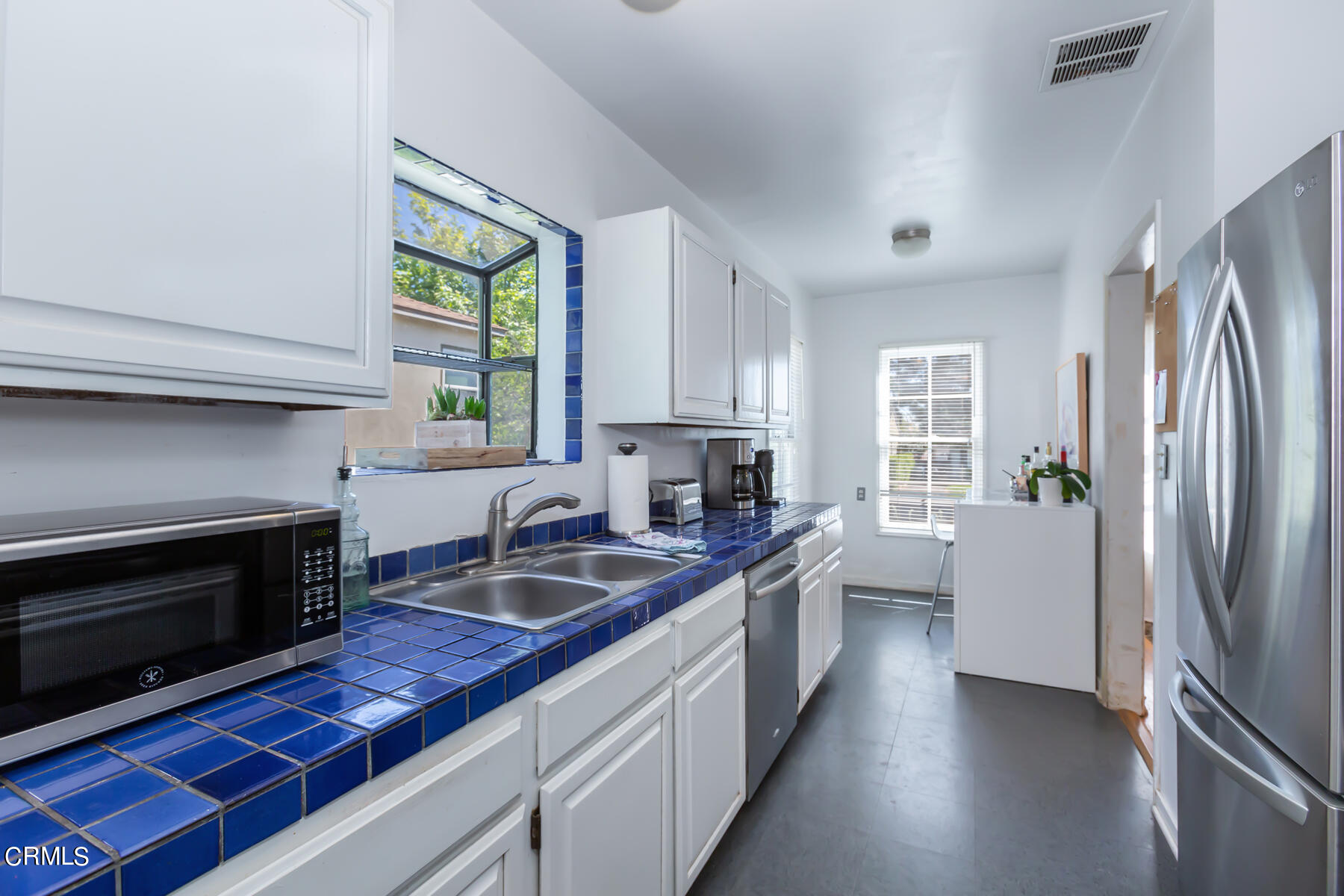 781 Morada Place Altadena, CA 91001 - Photo 16 of 41 a kitchen with refrigerator and window