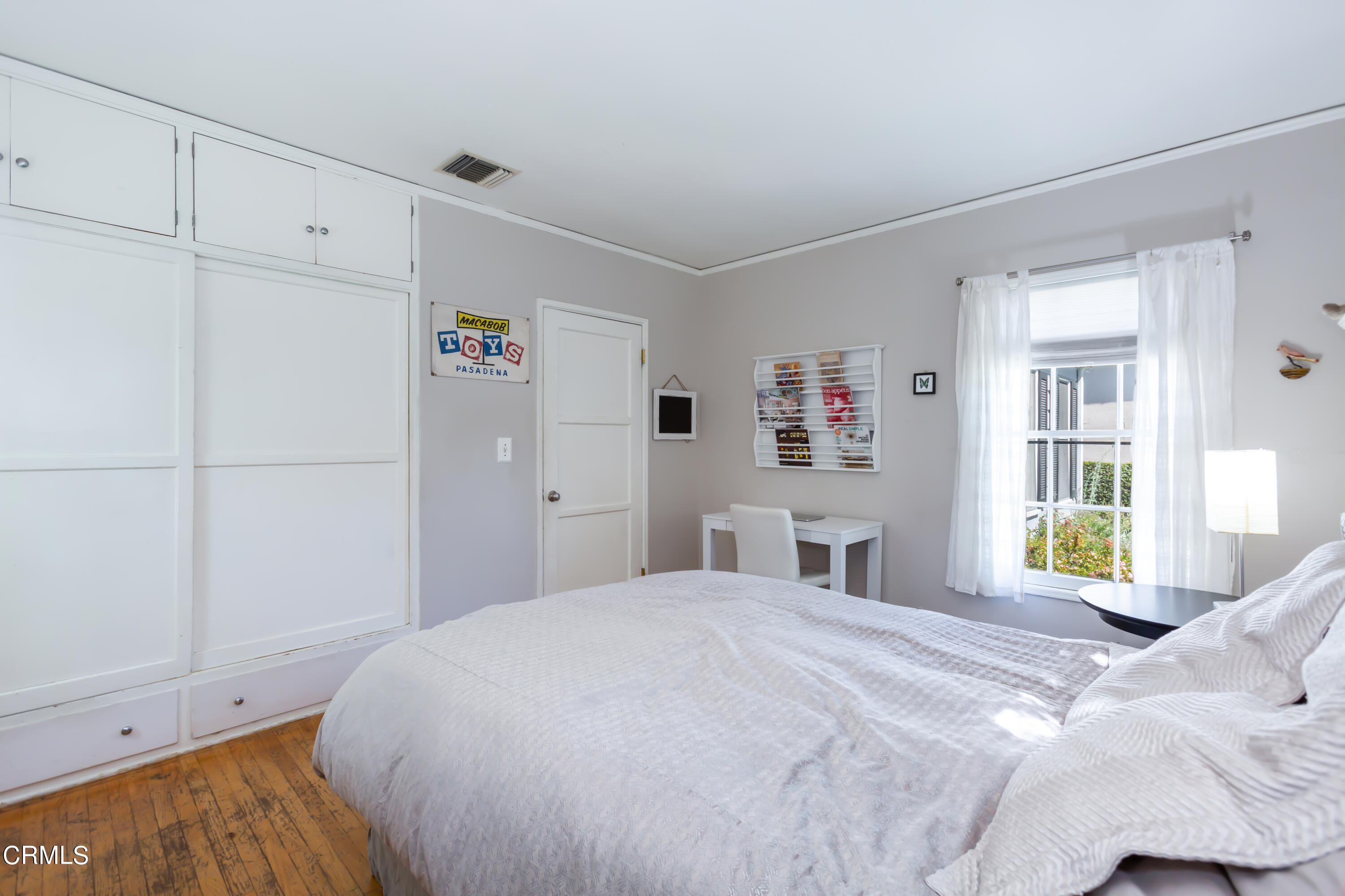 781 Morada Place Altadena, CA 91001 - Photo 28 of 41 a bedroom with a bed and a window