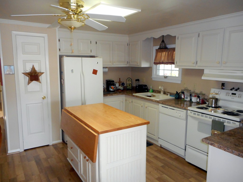 19 Castle Road Attleboro, MA 02703 - Photo 9 of 30 Gallery Image 9