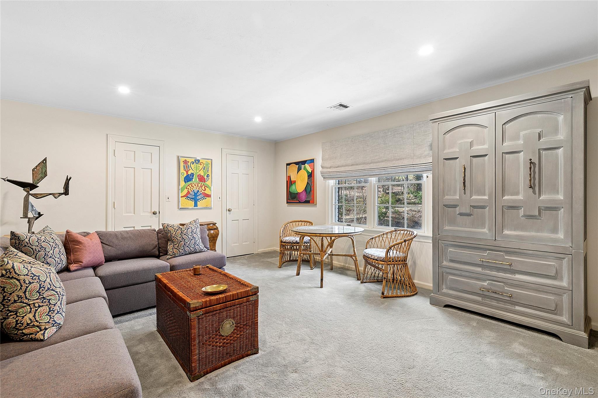 45 SE Road Sands Point, NY 11050 - Photo 19 of 36 a living room with furniture