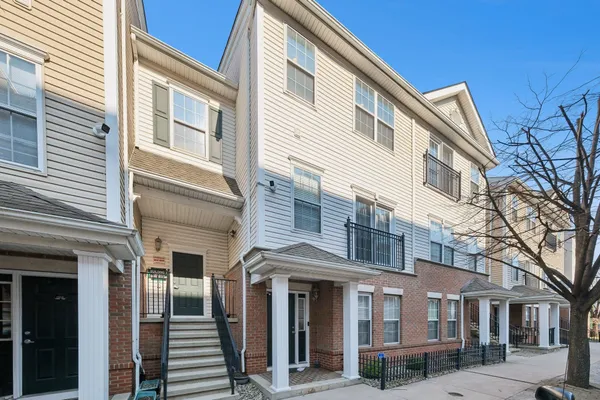 $460,000 | 3 Soho Drive, Unit 108, Jersey City, NJ 07305