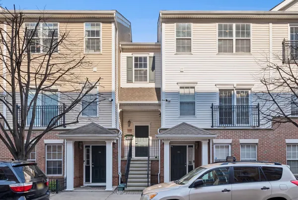 $460,000 | 3 Soho Drive, Unit 108, Jersey City, NJ 07305