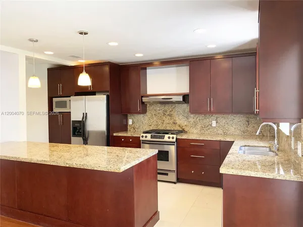 $7,000 | 7750 Noremac Avenue, Miami Beach, FL 33141