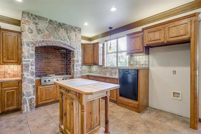 a view of front door with a door