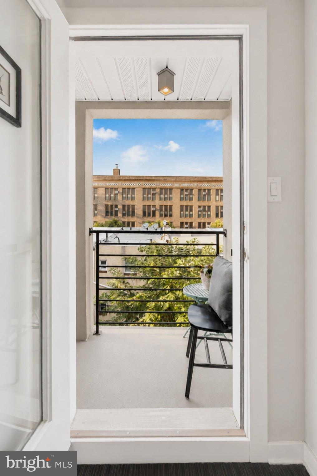 1637 Carpenter Street Philadelphia, PA 19146 - Photo 41 of 44 Unit 3: Balcony
