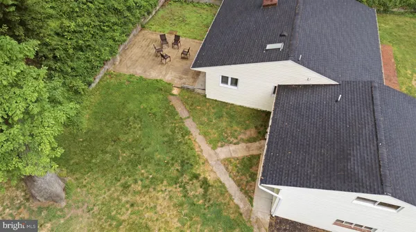 $525,000 | 18328 Sharon Road, Triangle, VA 22172
