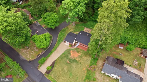 $525,000 | 18328 Sharon Road, Triangle, VA 22172
