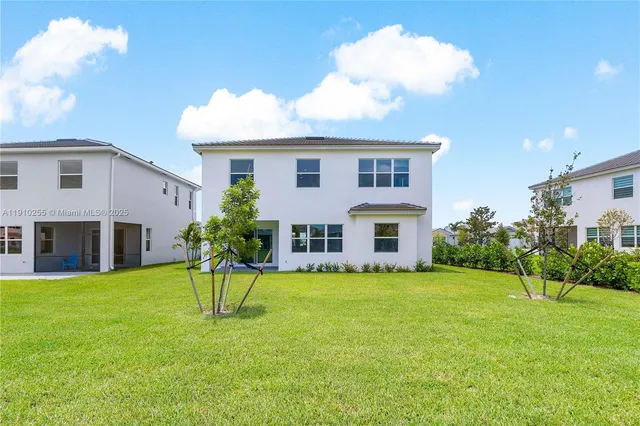 a view of a house with a backyard