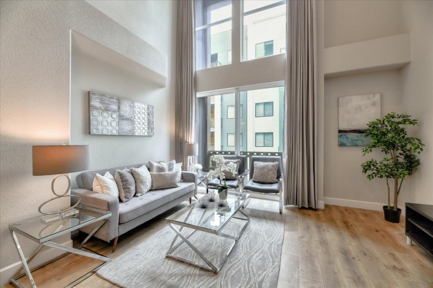 131 Hudson Place San Jose, CA 95123 - Photo 3 of 16 a living room with furniture and a potted plant