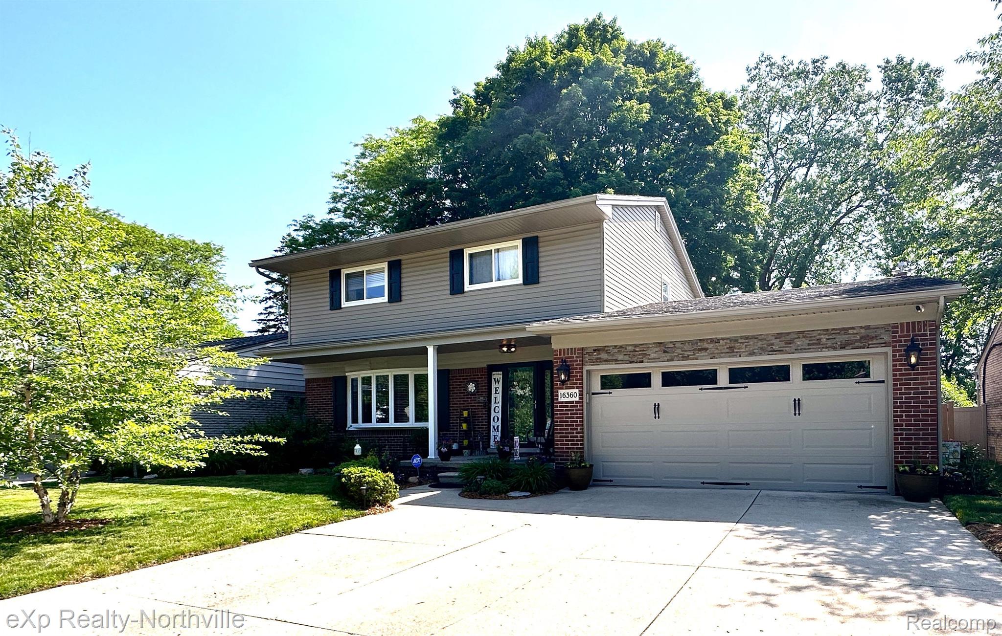 16360 Riverside Drive Livonia, MI 48154 - Photo 2 of 32 Gallery Image 2