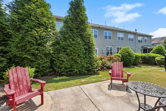a view of a backyard with sitting area and furniture
