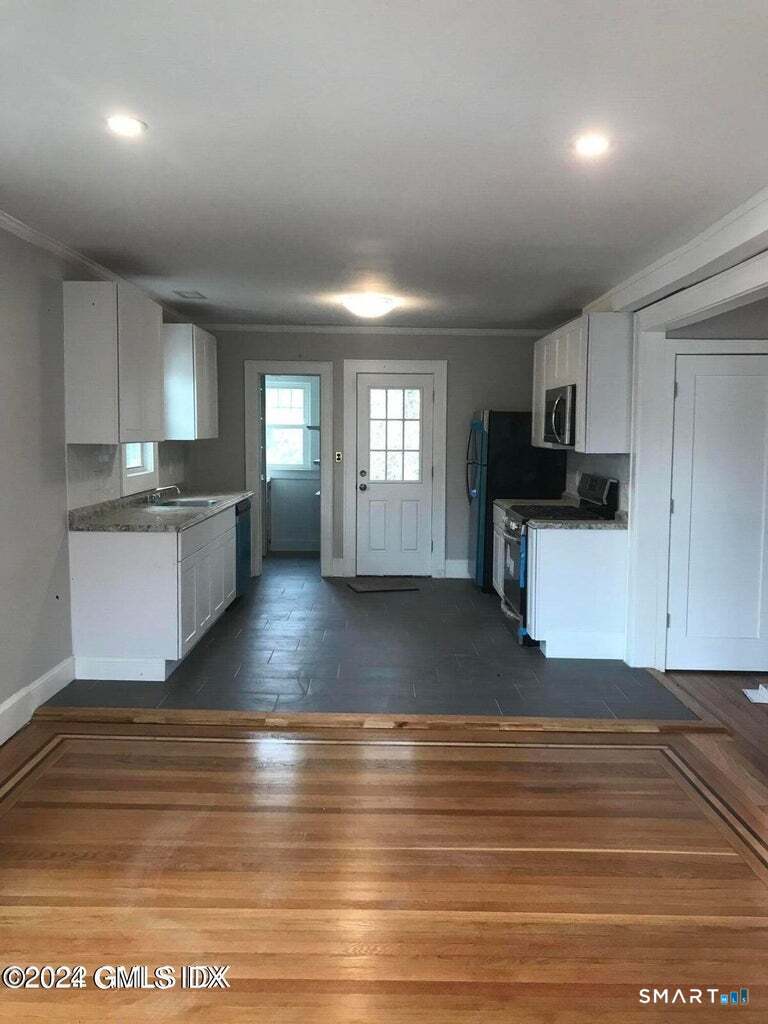 53 Richland Road Greenwich, CT 06830 - Photo 4 of 11