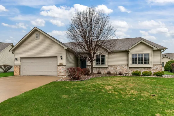 $385,000 | 525 West Wayfarer Court, Appleton, WI 54913