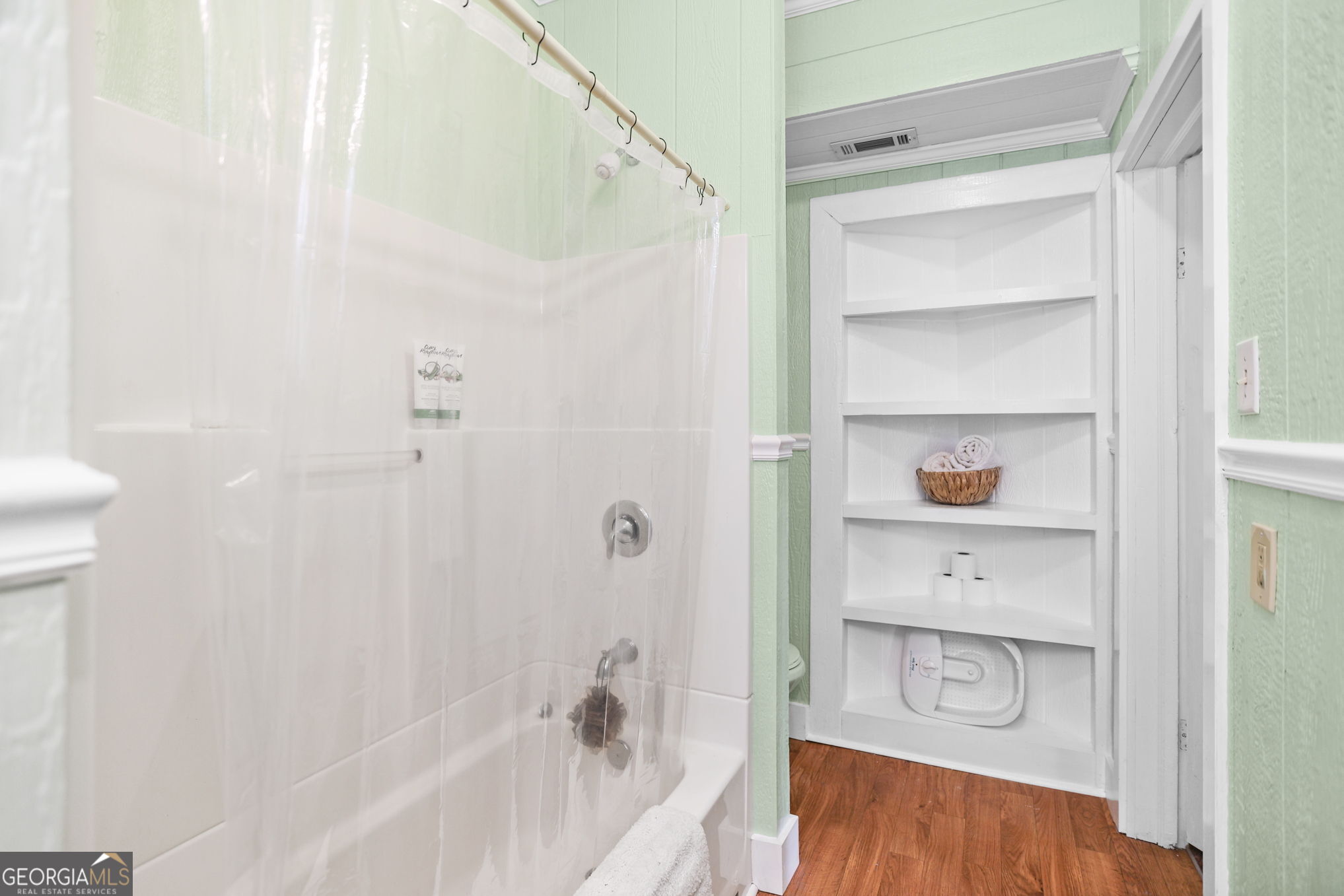 1205 Terrell Street Greenville, GA 30222 - Photo 20 of 50 a bathroom with a bathtub and a shower